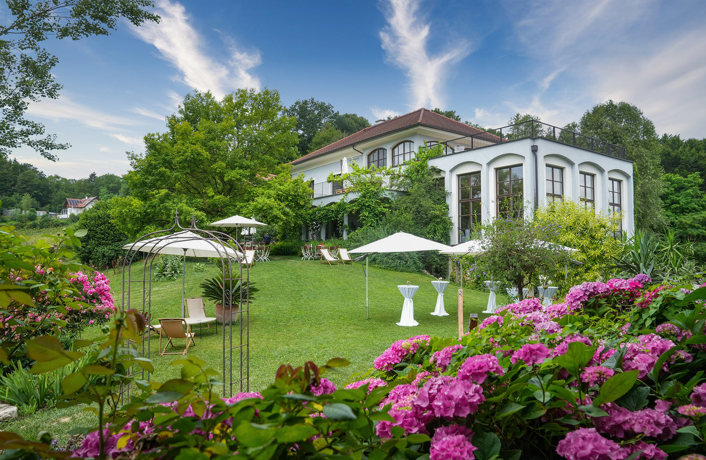 Garten der Hochzeitslocation Weingut Hirschmugl in der Südsteiermark